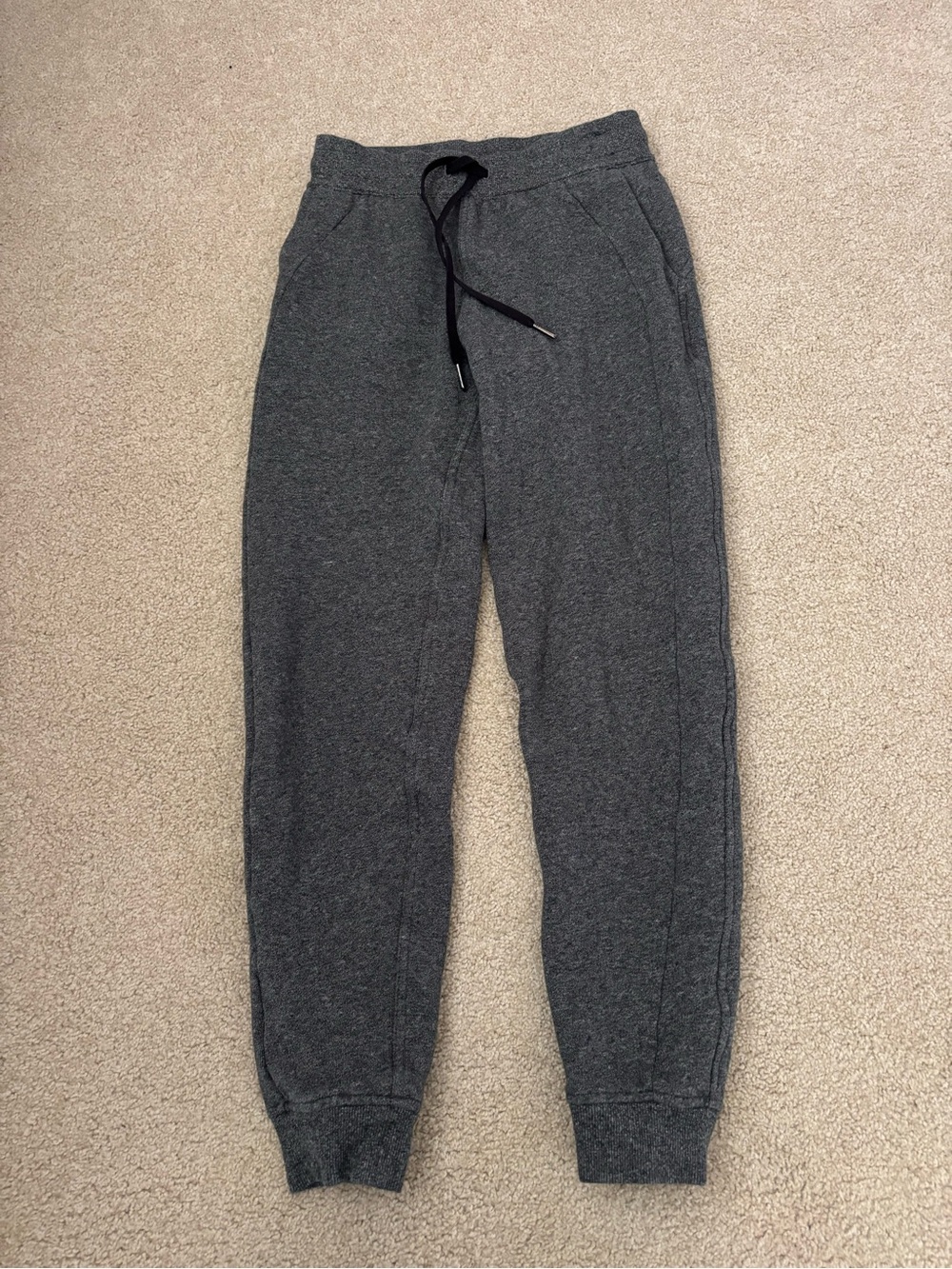 Women’s lululemon gray scuba high rise jogger sz 4. Sf/1 cat home